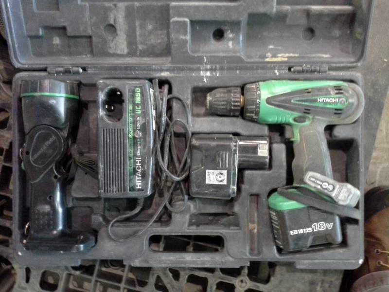 Hitachi 18VDC Drill Driver DS180VB, 2-Batteries, Charger, Case, Cordless Flashlight