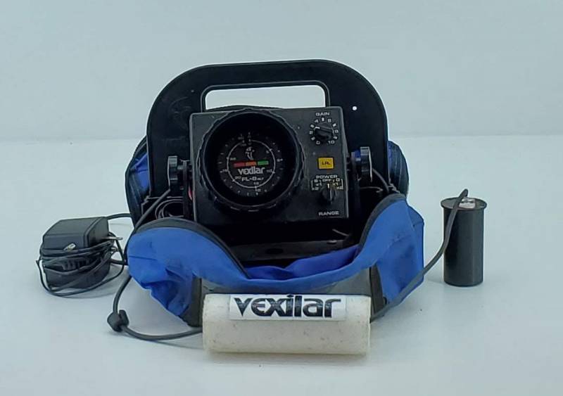 lot 6 image: Vexilar FL-8 Fish Locator w Bag