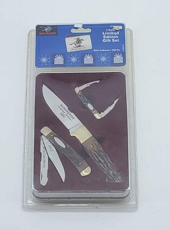 lot 30 image: 2004 NIB Winchester Knife Set