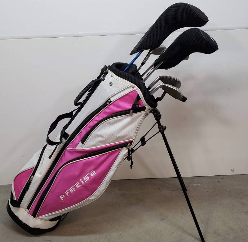 lot 46 image: Right Handed Ladies Golf Clubs with Bag