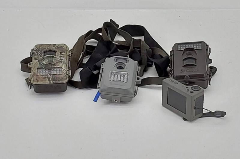 lot 70 image: (3) Trail Cameras (not working)