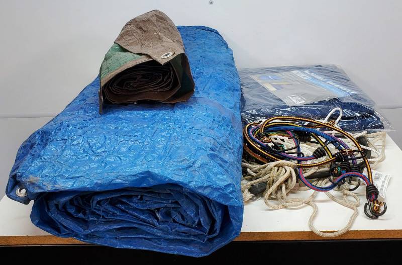 lot 84 image: Moving Blanket, Tarps, Bungee Cords & Ropes