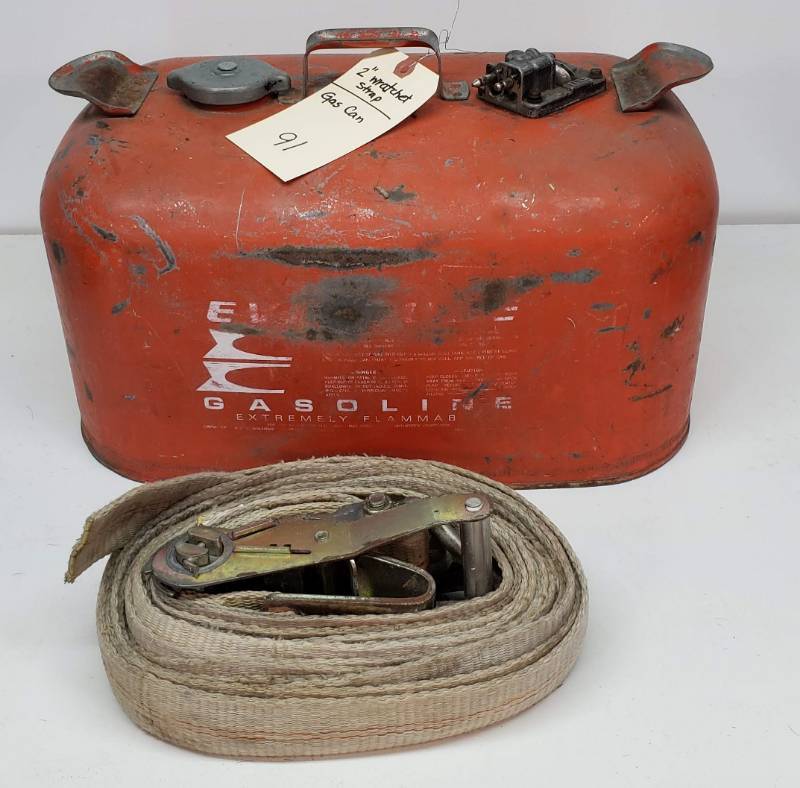lot 91 image: Gas can and 2 wratchet strap