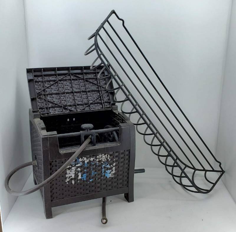 lot 97 image: Garden Hose Cube & PlanterFeeder