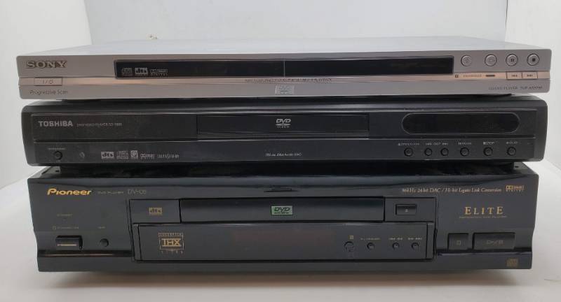 lot 5 image: Lot of 3 DVD Players