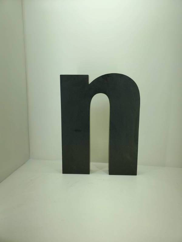 lot 3 image: Metal Letter n
