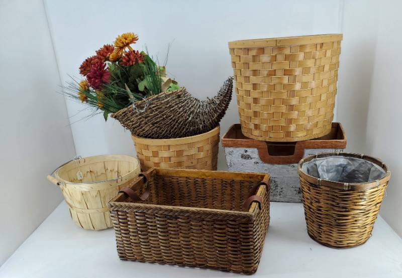 lot 7 image: Lot of assorted baskets