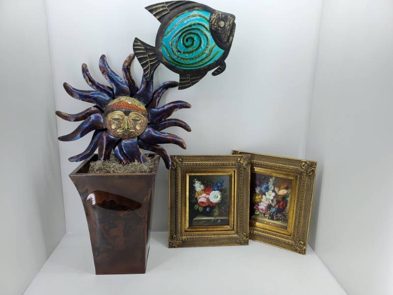 lot 8 image: Metal Home & Garden Dcor