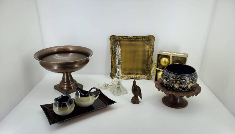 lot 11 image: Misc Lot of Household Dcor Items