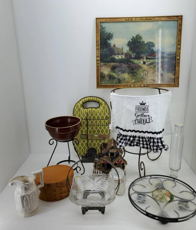 lot 12 image: Misc lot of Dcor items