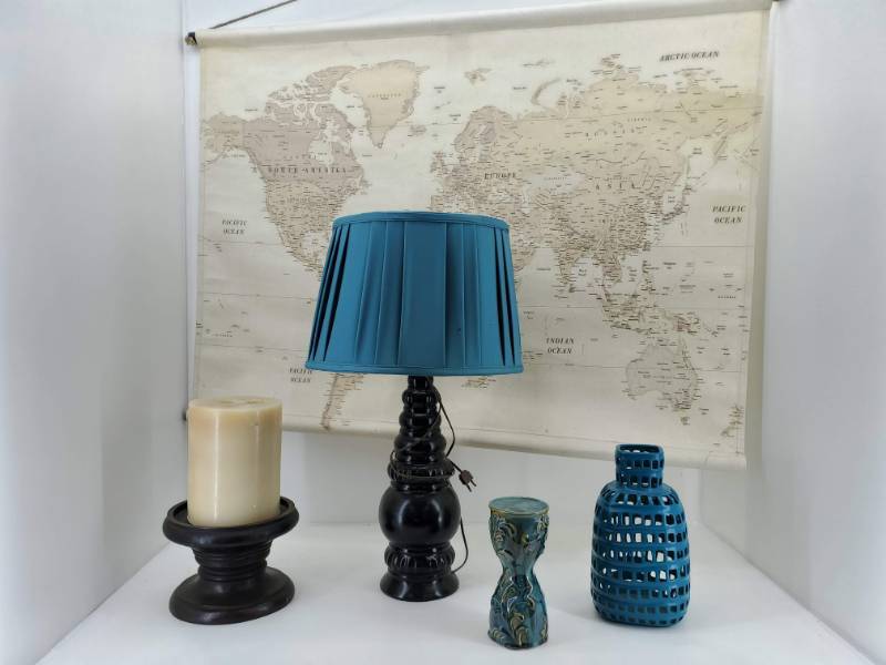 lot 18 image: Cloth Hanging World Map