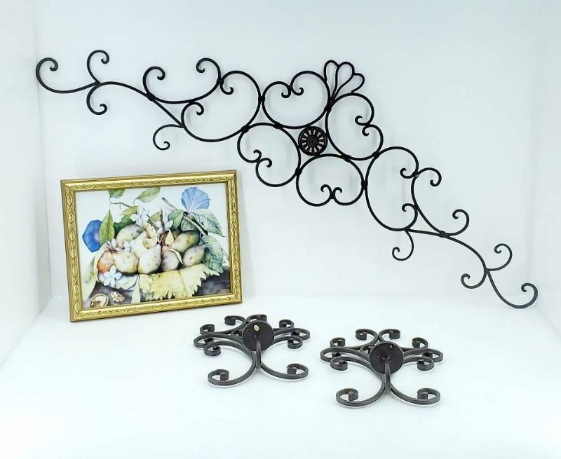 lot 20 image: Doorway Metal Art
