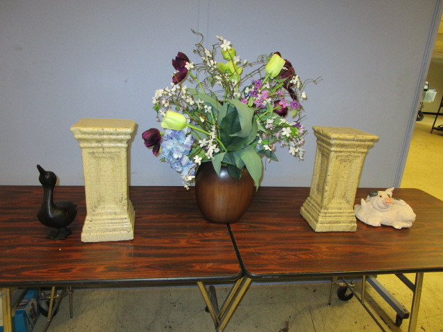 lot 311 image: PILLARS, BANKS AND ARTIFICIAL FLOWERS