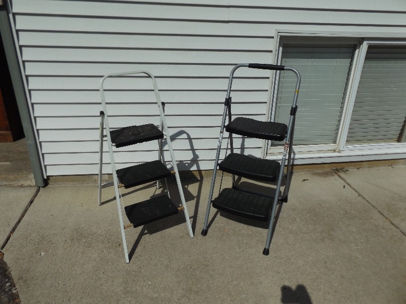 lot 22 image: Lot of 2 Step Ladders
