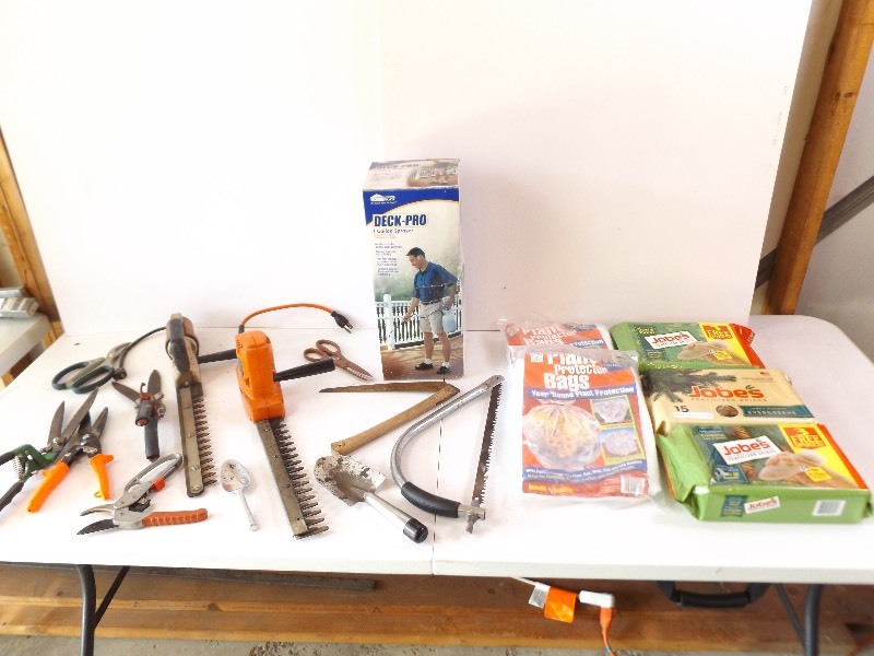 lot 27 image: Large Lot of various Gardening etc. Tools etc.