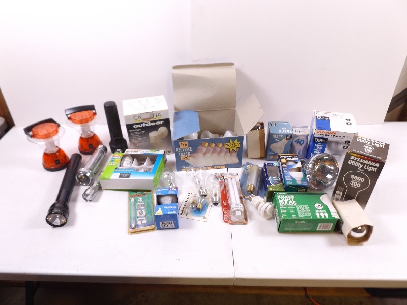 lot 30 image: Lot of Misc Unused Lightbulbs, Flashlights, etc.