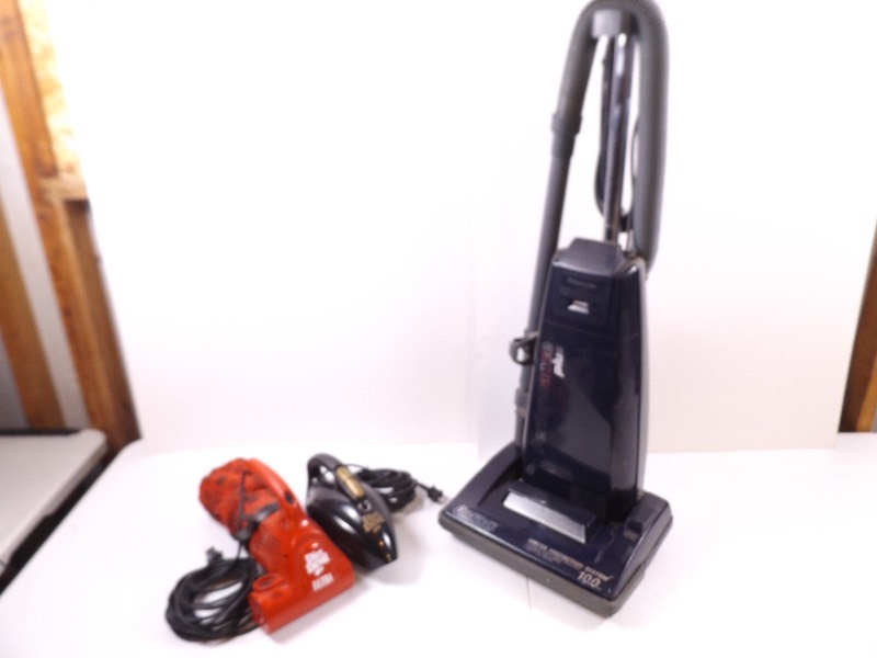 lot 38 image: WORKING Vacuum Cleaner and 2 Hand Held Dirt Devils