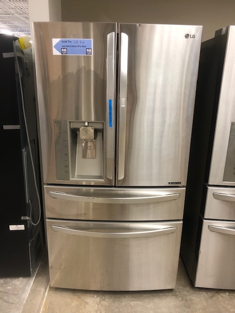 lot 6 image: LG Refrigerator