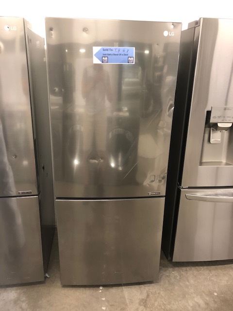 lot 7 image: LG Refrigerator