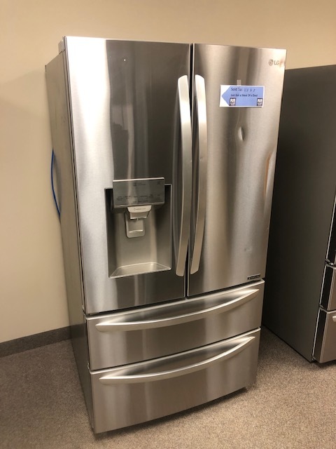 lot 8 image: LG Refrigerator