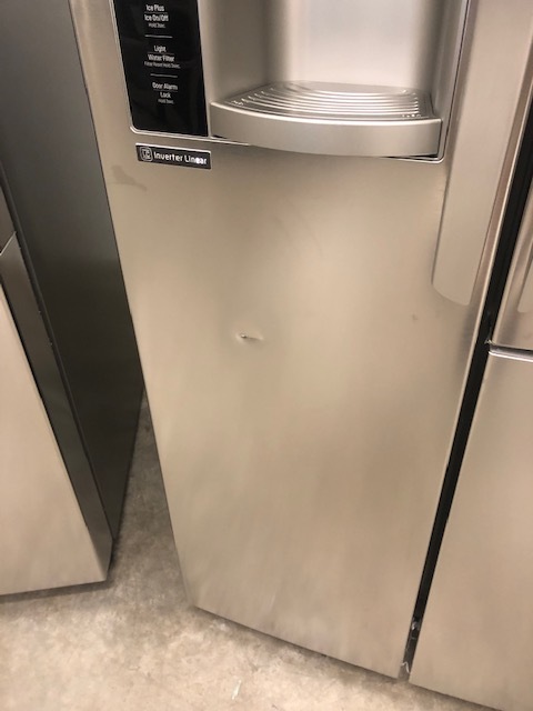 lot 9 image: LG Refrigerator