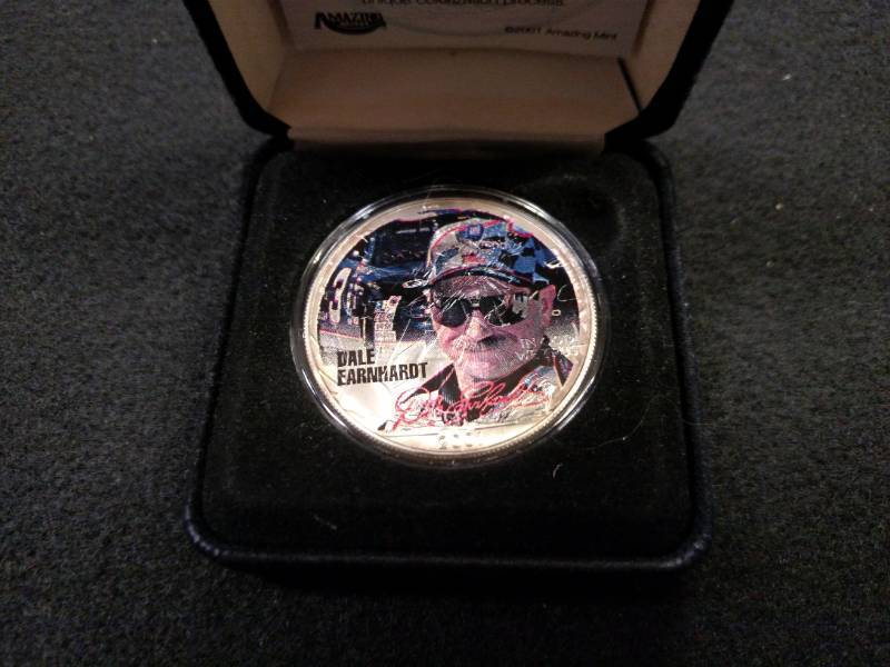 lot 158 image: 2001 Colorized U.S. Silver Eagle Do...