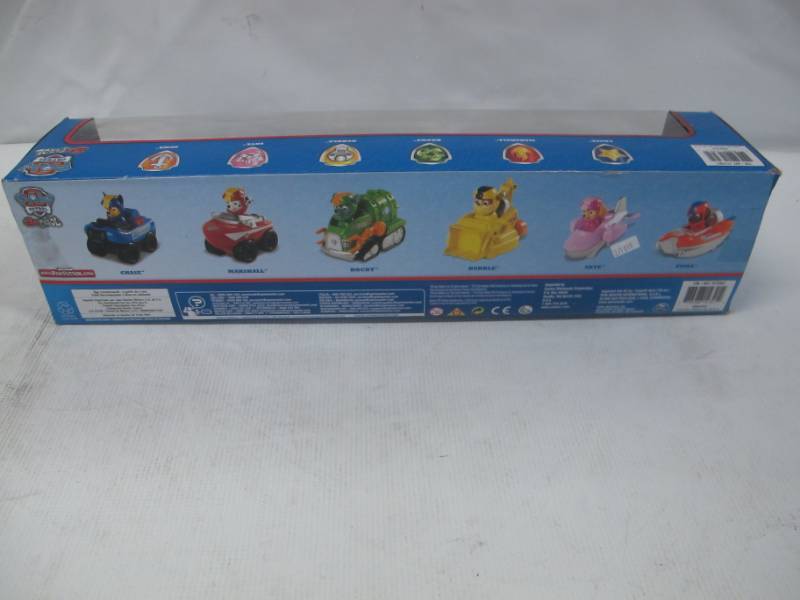 lot 15 image: Paw Patrol Sea Patrol Racer Exclusive Gift Set Figure 6-Pack