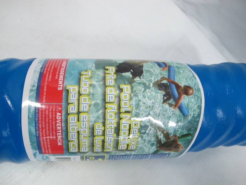 lot 33 image: Sport Dimension 5.5 Deluxe Pool Noodle  - Blue