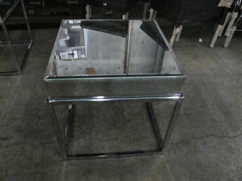 lot 69 image: Southern Enterprises End Table