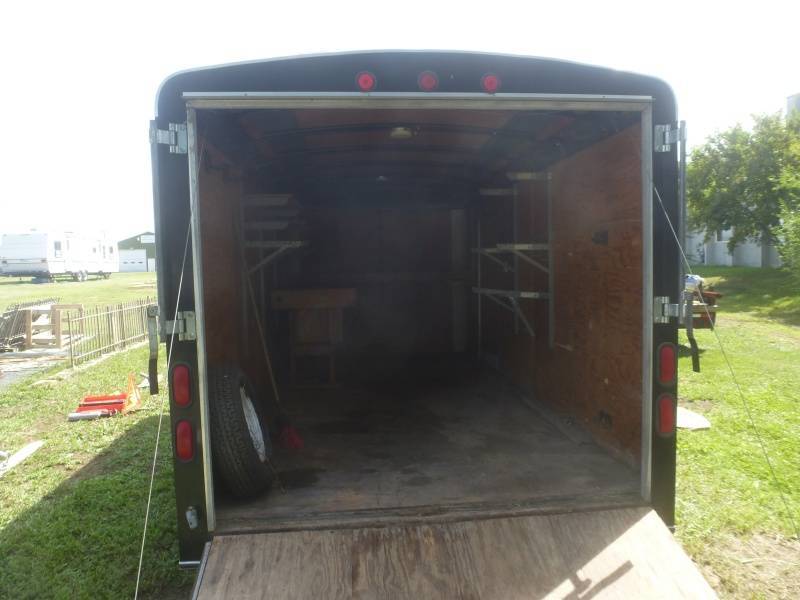 lot 3 image: 2000 United Enclosed Trailer
