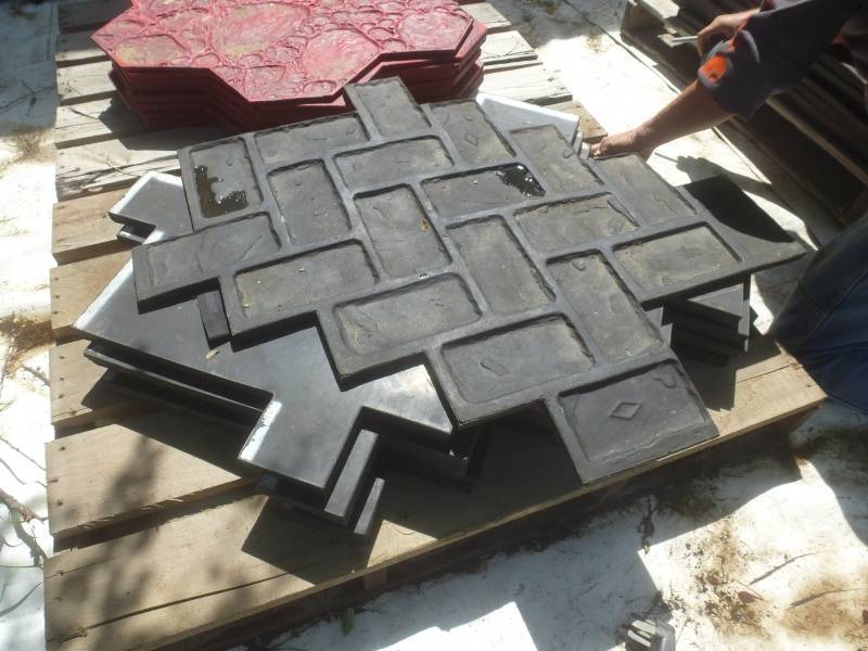 lot 56 image: Increte Herring Bone Slate Brick