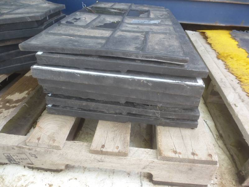 lot 60 image: Increte Diamond Brick Mold Stamp