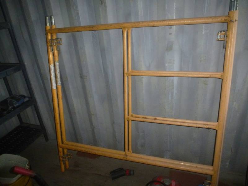 lot 78 image: Scafold Uprights