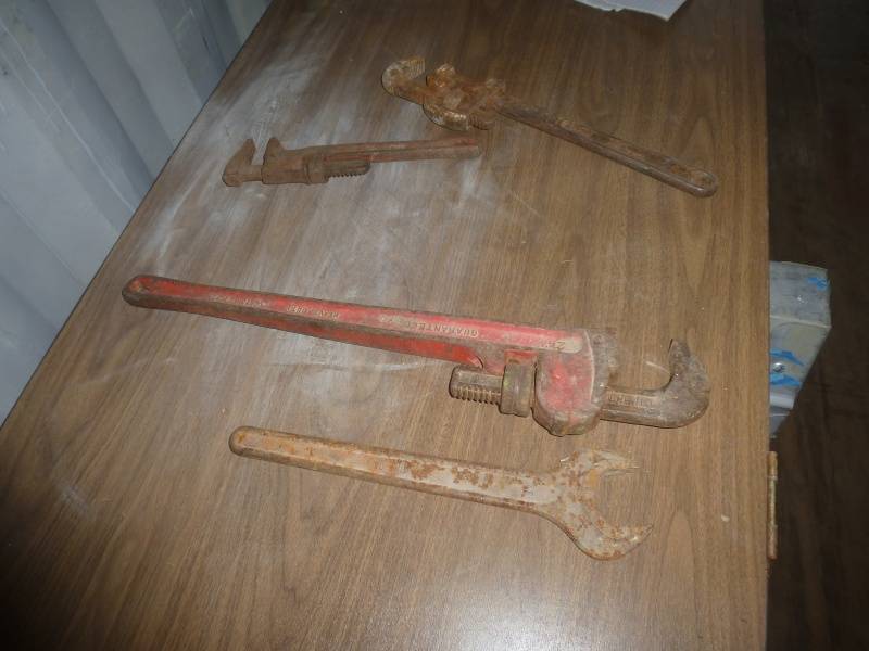 lot 89 image: Pipe WrenchesMonkey Wrenches