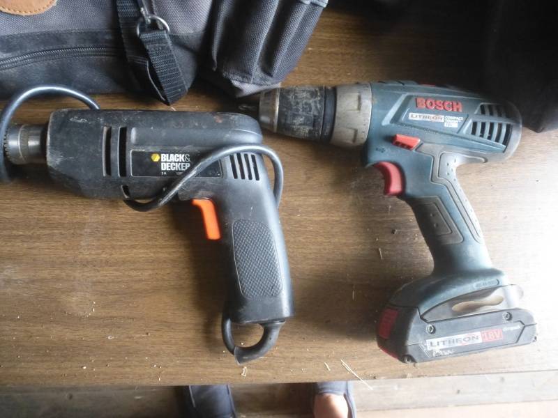 lot 95 image: Bosh Drill & Black and Decker Drill