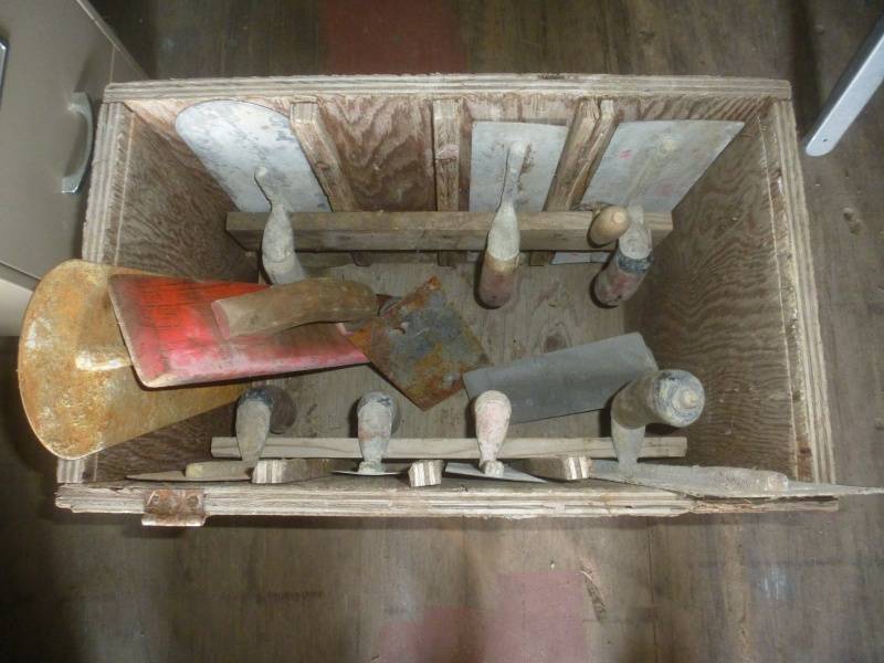 lot 100 image: Masonry Trowels