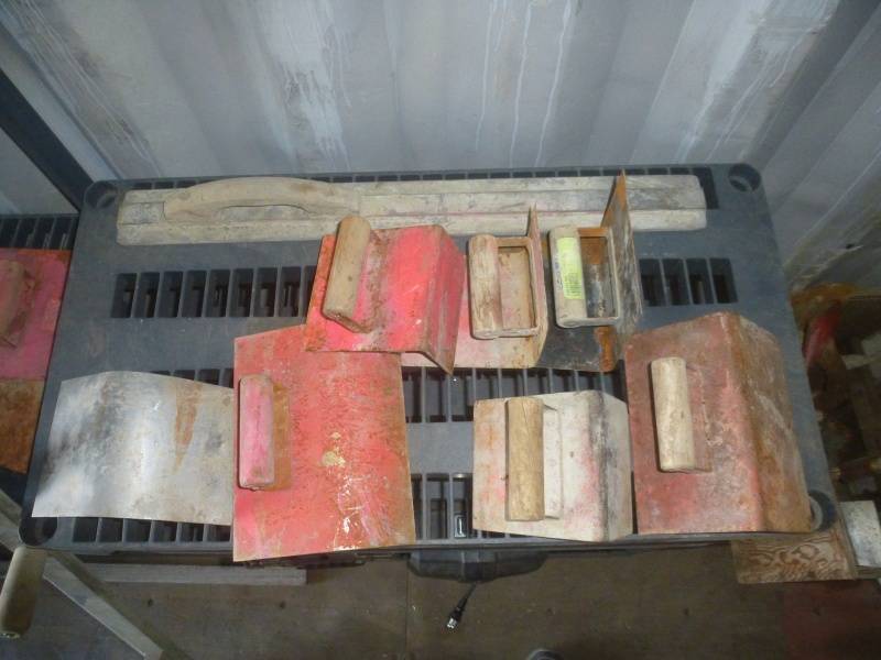 lot 101 image: Masonry Edging Tools