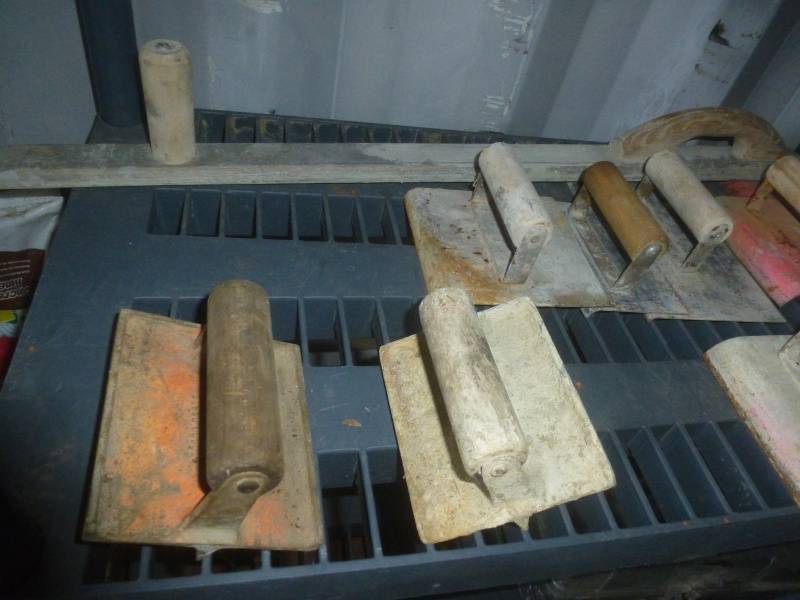 lot 106 image: Masonry Shallow Edging Tools