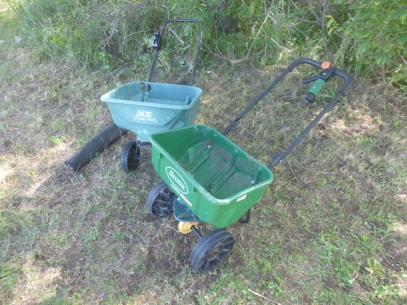 lot 110 image: Scotts & Ace Lawn Spreaders