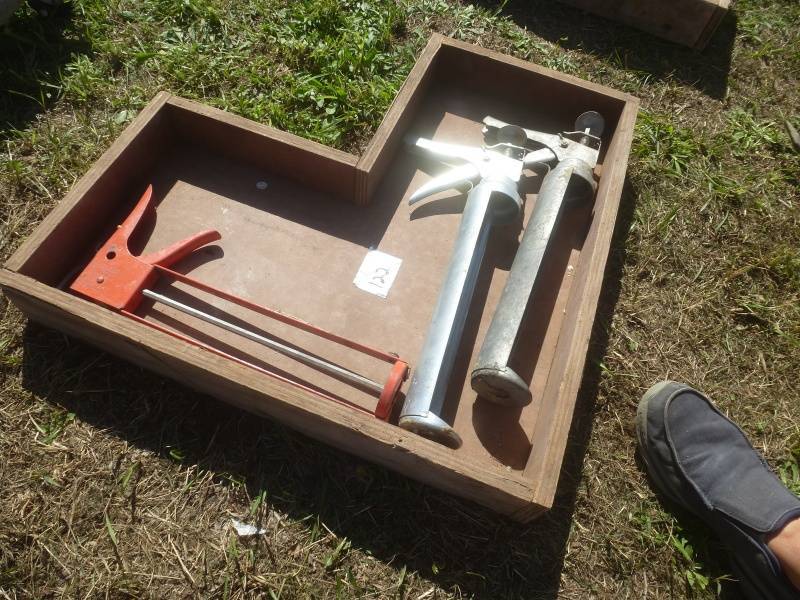 lot 122 image: Caulking Guns