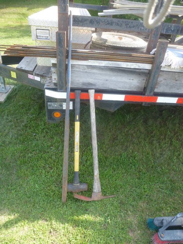 lot 137 image: Crow Bar, Pick Ax, Mall