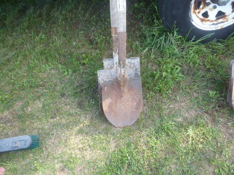 lot 139 image: Sand Shovels