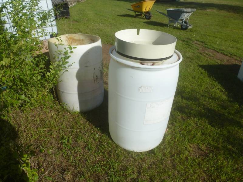 lot 166 image: Plastic Barrels 55 Gal