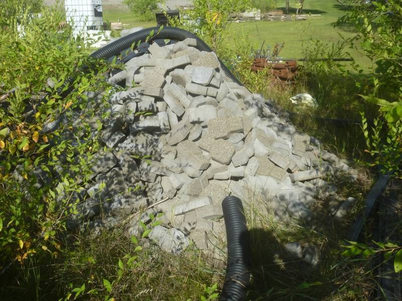 lot 167 image: Paver Pile