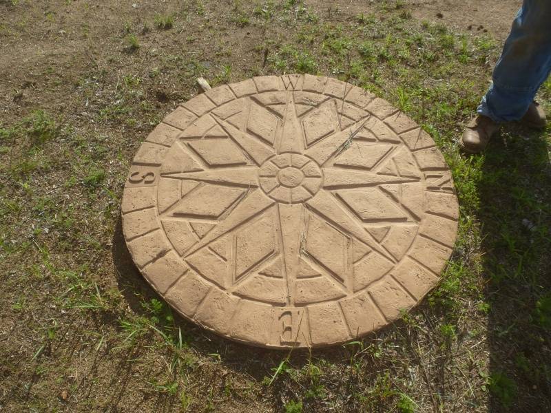 lot 170 image: Sun Dial Compass