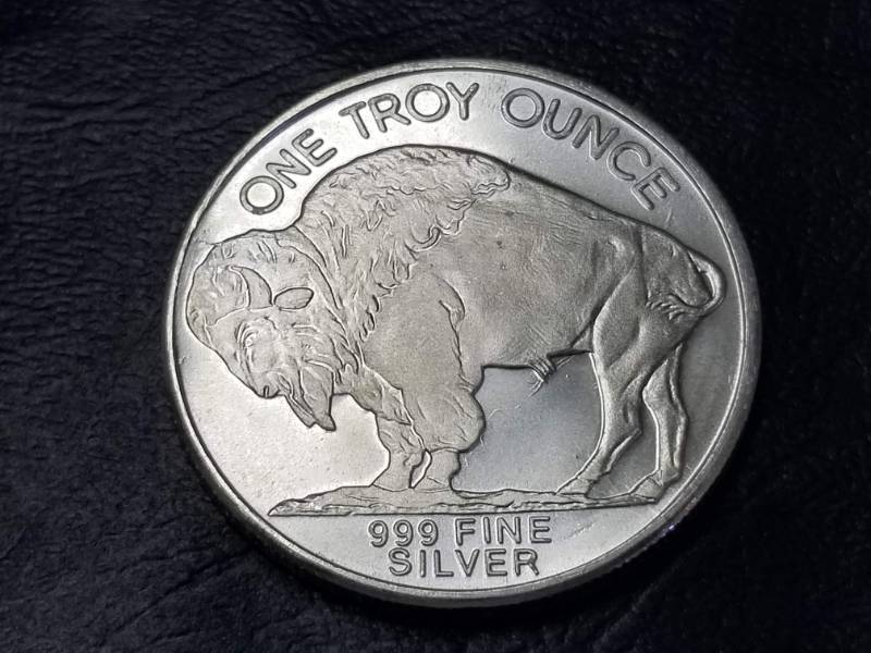 lot 08 image: 1 TROY OZ. .999 FINE SILVER INDIAN BUFFALO DESIGN