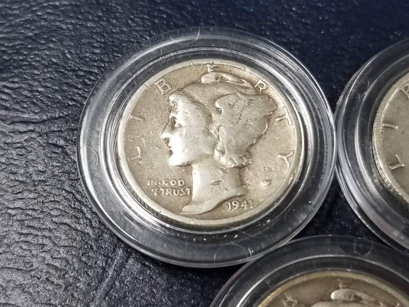 lot 26 image: 3 MERCURY DIMES IN AIRTITES 1941 1941-D 1943-S