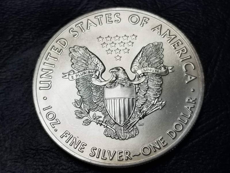 lot 42 image: 2017 AMERICAN SILVER EAGLE 1 TROY OZ. .999 FINE SILVER DOLLAR