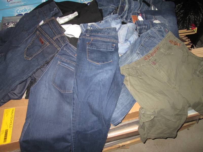 lot 25 image: Lot of Assorted Jeans Etc...