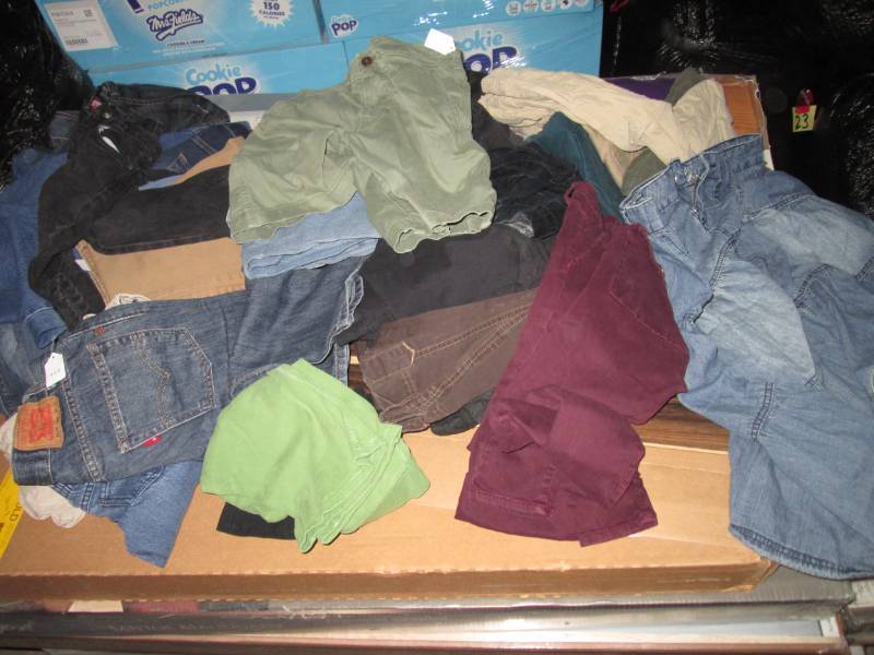 lot 26 image: Lot of Assorted Jeans Etc...